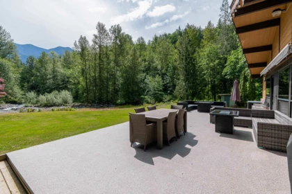 Hot Tub / Spa Photo of 1680 Columbia Valley Road, Lindell Beach, BC