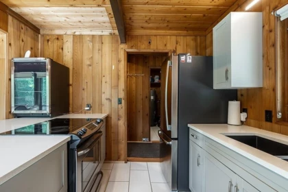 Primary Bathroom Photo of 1680 Columbia Valley Road, Lindell Beach, BC