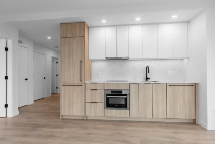 Kitchen Photo of 1108 13685 102 Avenue, Surrey, BC