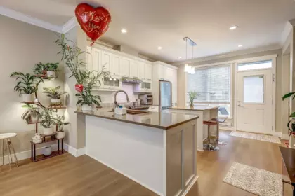 Kitchen Photo of 3 6378 142 Street, Surrey, BC