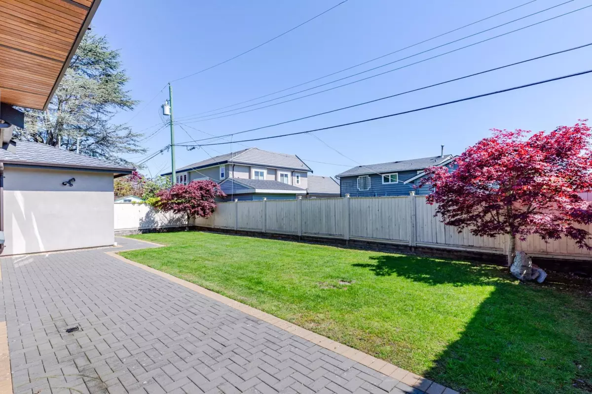 Family Room Photo of 8520 Fairfax Crescent, Richmond, BC