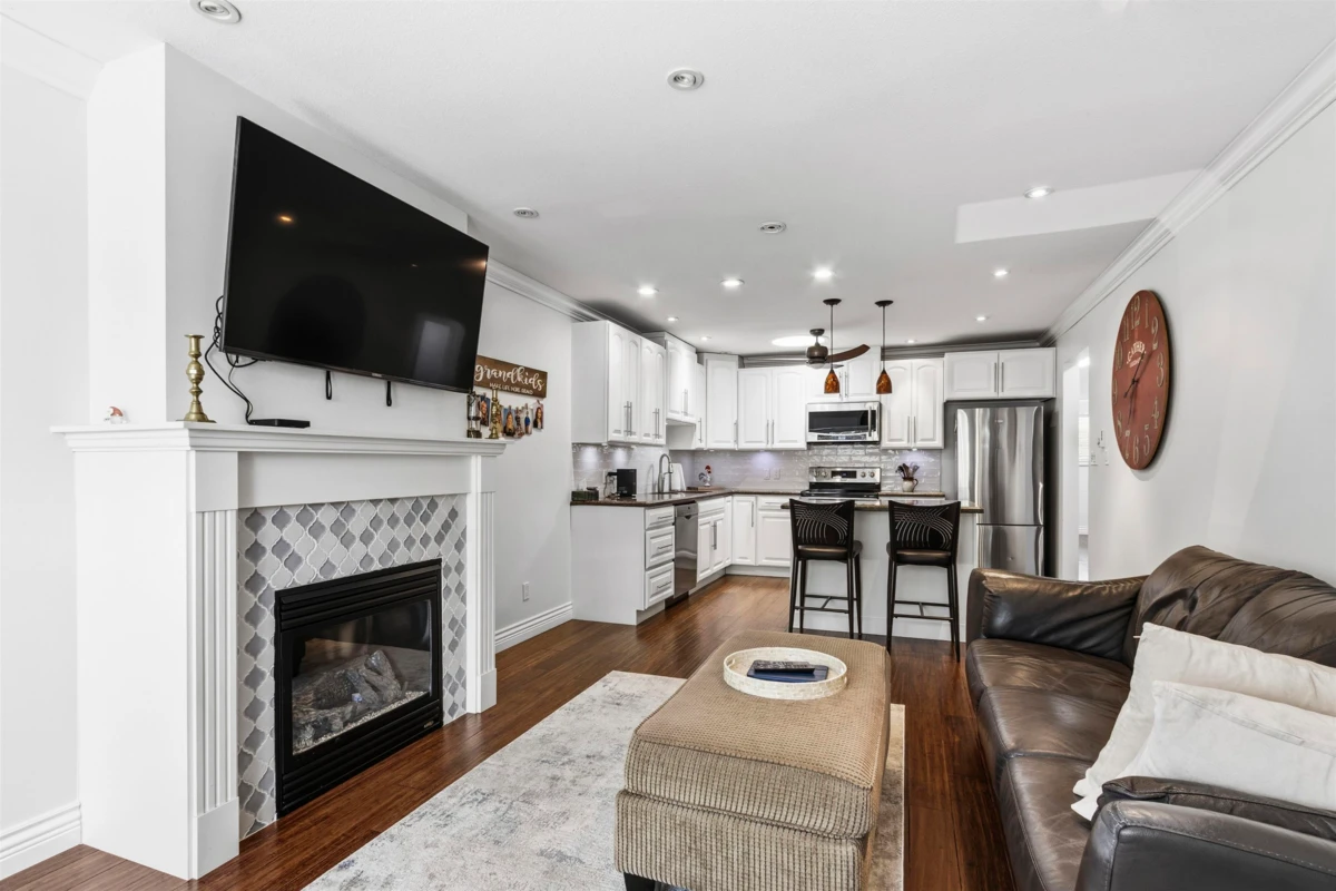 Living Room Photo of 19 18960 Advent Road, Pitt Meadows, BC