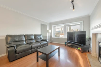 5056 Manor Street, Burnaby, BC, Burnaby — Half Duplex for sale