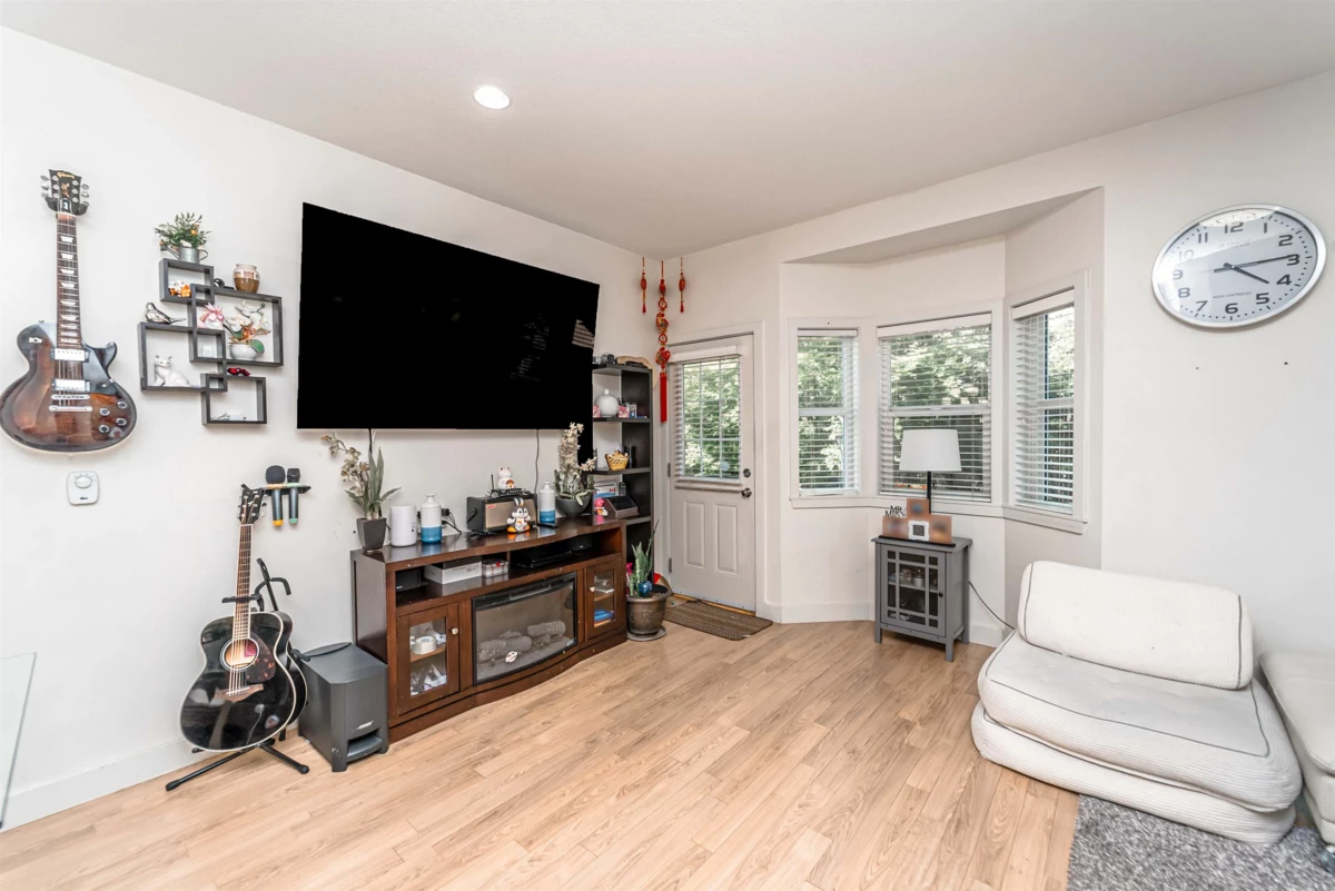 Dining Area Photo of 2 31235 Upper Maclure Road, Abbotsford, BC