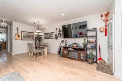 Breakfast Nook Photo of 2 31235 Upper Maclure Road, Abbotsford, BC