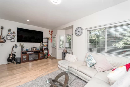 Kitchen Island Photo of 2 31235 Upper Maclure Road, Abbotsford, BC
