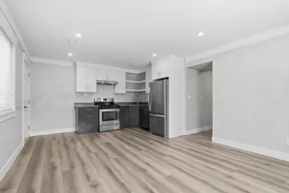 Hallway Photo of 35098 Kootenay Drive, Abbotsford, BC