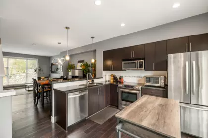Kitchen Island Photo of 40 15405 31 Avenue, Surrey, BC