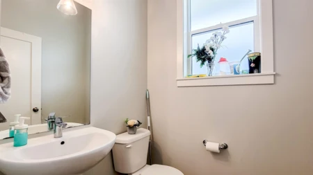 Guest Bathroom Photo of 44486 Sherry Drive, Chilliwack, BC