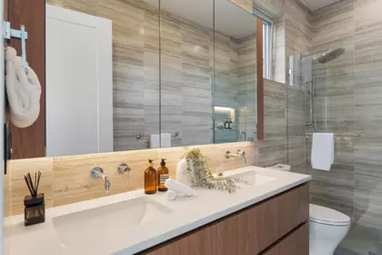 Guest Bathroom Photo of 948 W 57th Avenue, Vancouver, BC