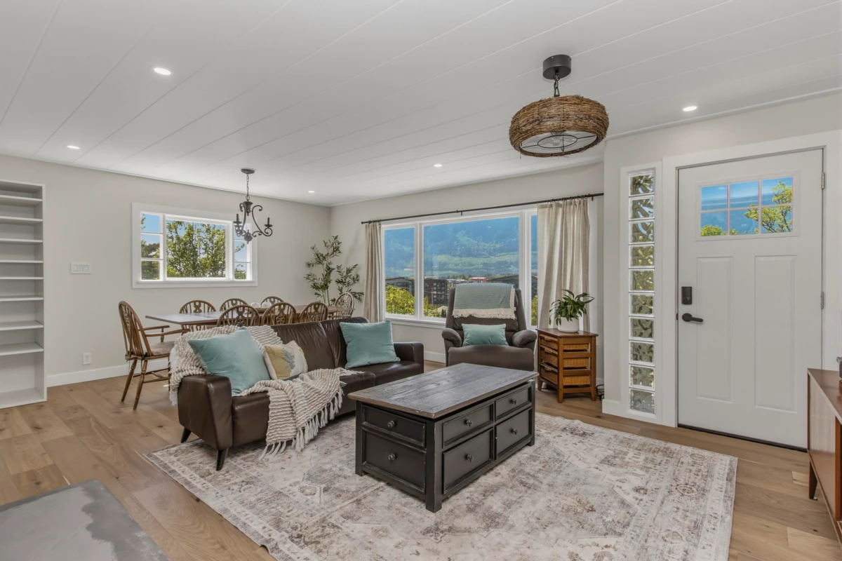 Dining Area Photo of 38139 Clarke Drive, Squamish, BC