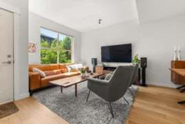 3 307 E 15th Street, North Vancouver, BC