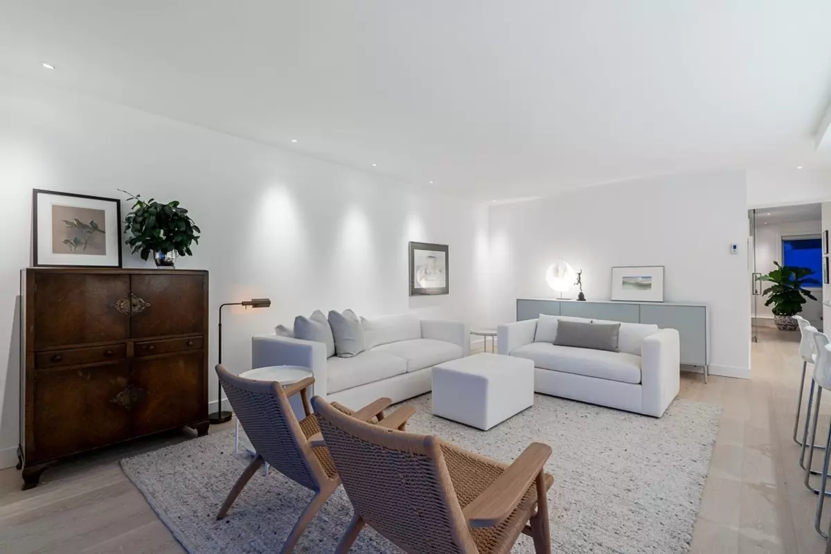 Dining Area Photo of 807 150 24th Street, West Vancouver, BC