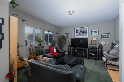 Entry Foyer Photo of 11656 Creekside Street, Maple Ridge, BC
