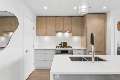 Kitchen Island Photo of 603 108 E 8th Street, North Vancouver, BC