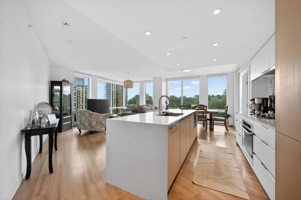 Dining Area Photo of 807 1500 Fern Street, North Vancouver, BC