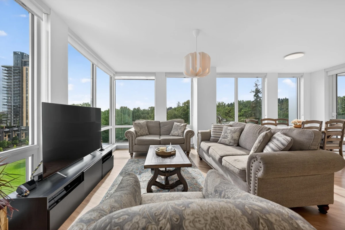 Living Room Photo of 807 1500 Fern Street, North Vancouver, BC