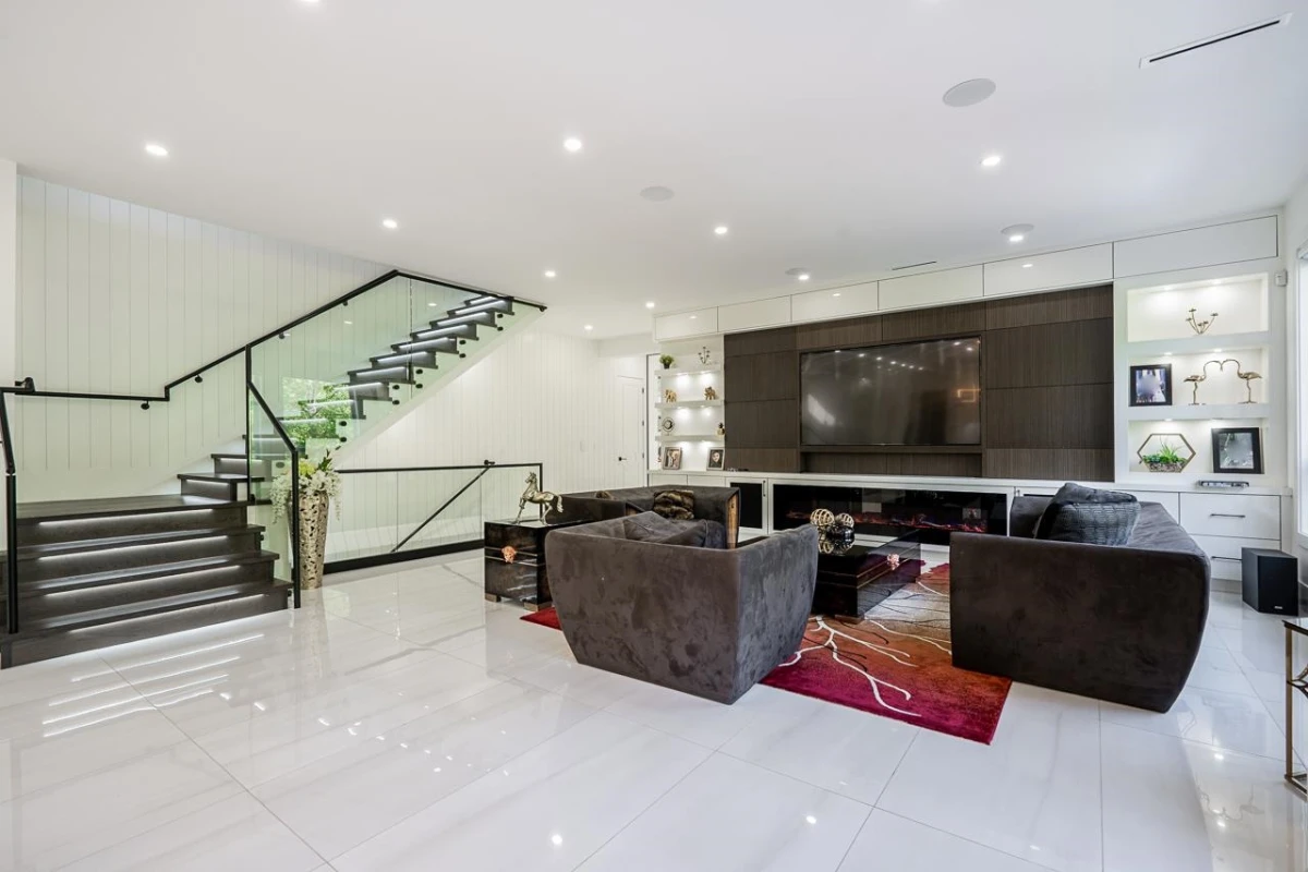 Family Room Photo of 16577 29a Avenue, Surrey, BC