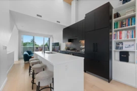 201 650 E 2nd Street, North Vancouver, BC