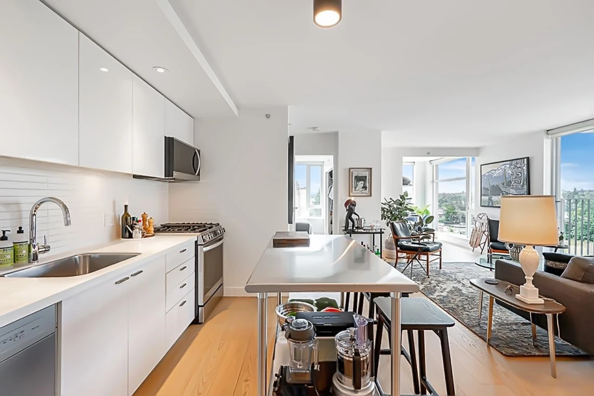 Dining Area Photo of 905 328 E 11th Avenue, Vancouver, BC