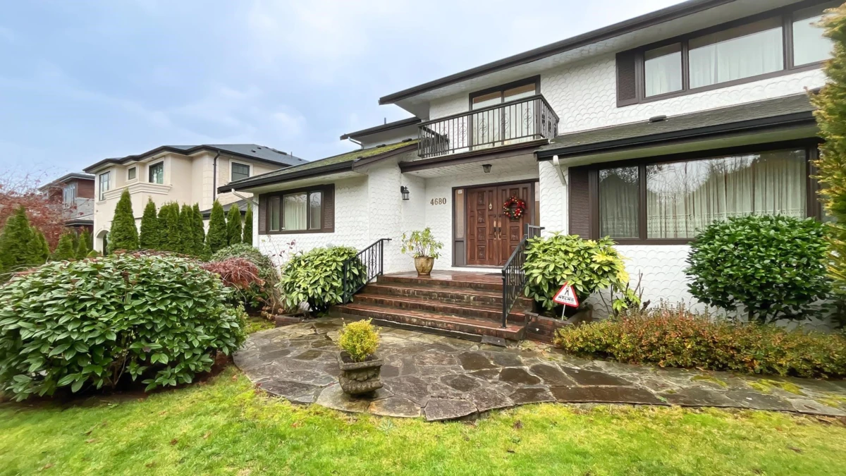 Living Room Photo of 4680 W 15th Avenue, Vancouver, BC