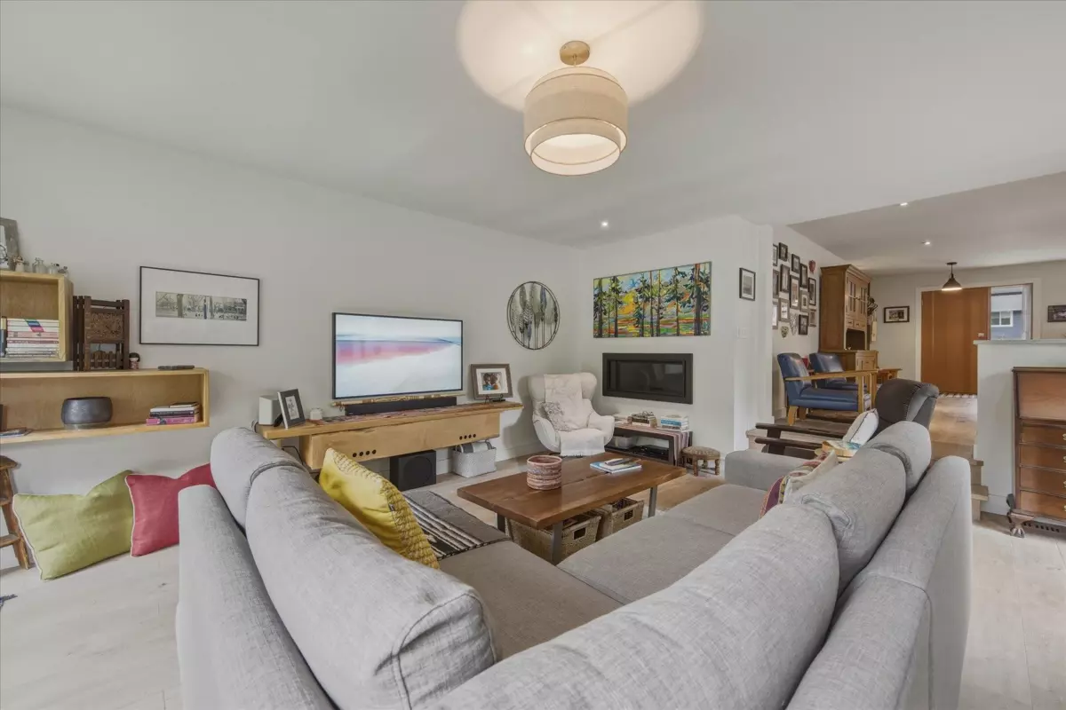Dining Area Photo of 41562 Rod Road, Squamish, BC