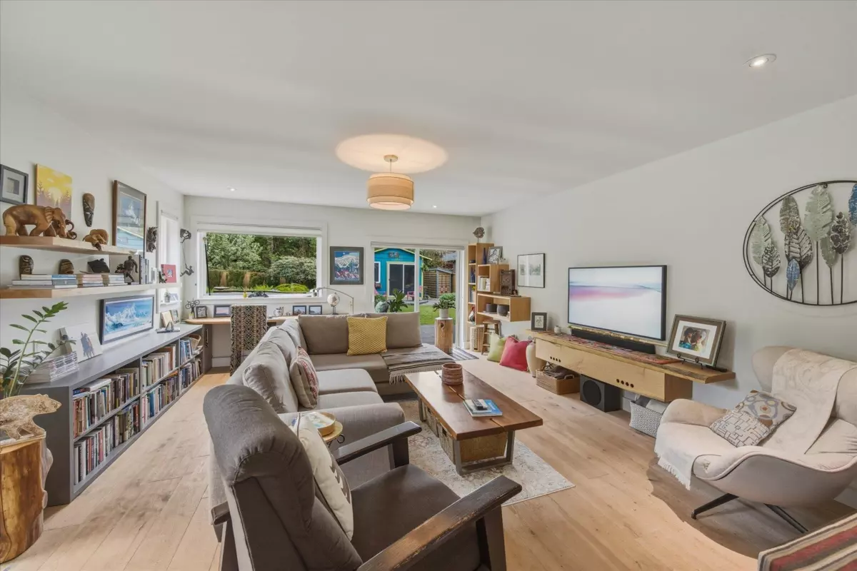 Living Room Photo of 41562 Rod Road, Squamish, BC