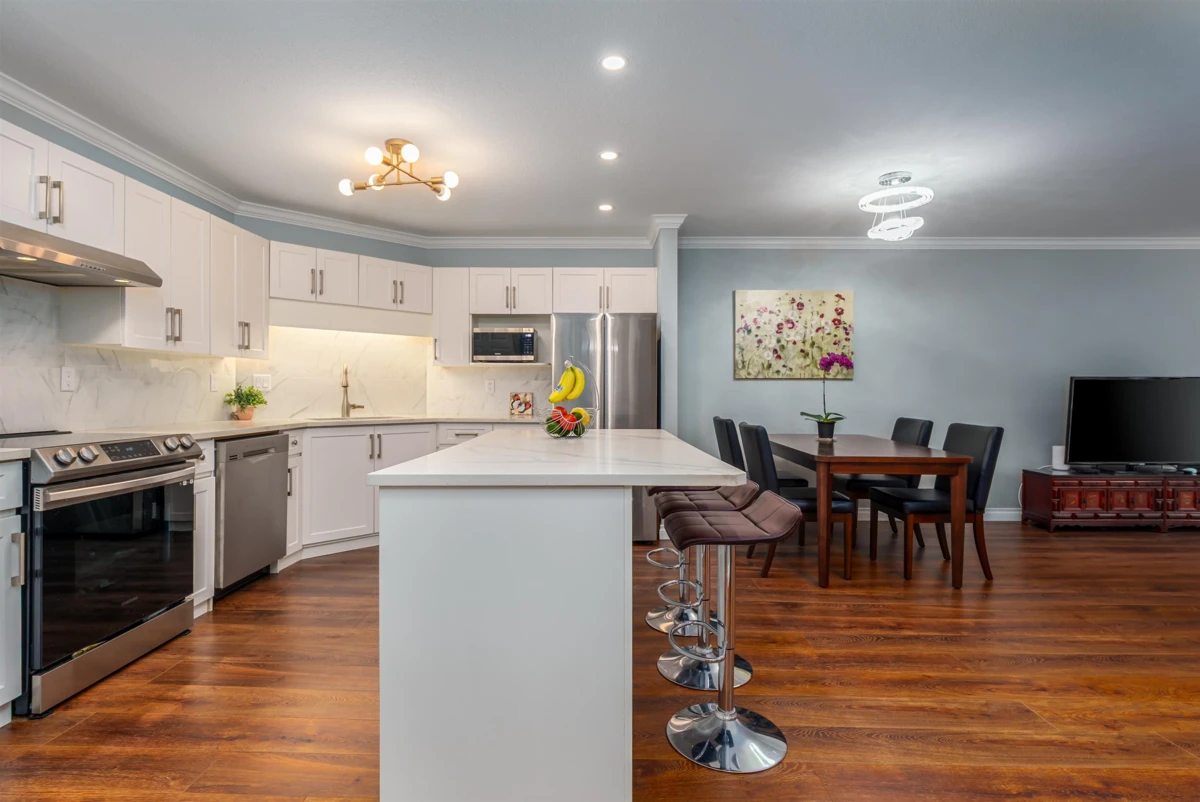 Living Room Photo of 301 2410 Emerson Street, Abbotsford, BC