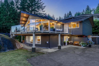 Breakfast Nook Photo of 4375 Woodcrest Road, West Vancouver, BC