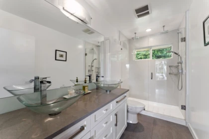 Mudroom Photo of 4375 Woodcrest Road, West Vancouver, BC