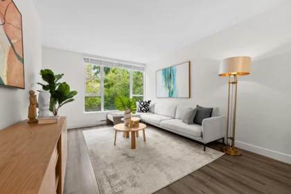 201 5189 Gaston Street, Vancouver, BC, Vancouver — Apartment/Condo for sale