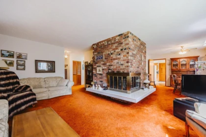 Entry Foyer Photo of 21190 Glenwood Avenue, Maple Ridge, BC