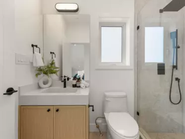 Guest Bathroom Photo of 2 3255 W 13th Avenue, Vancouver, BC