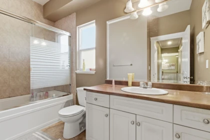 Powder Room Photo of 8558 Fennel Street, Mission, BC