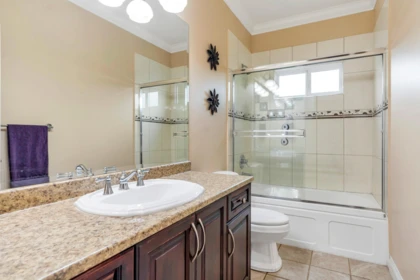 Guest Bathroom Photo of 8437 Bailey Place, Mission, BC