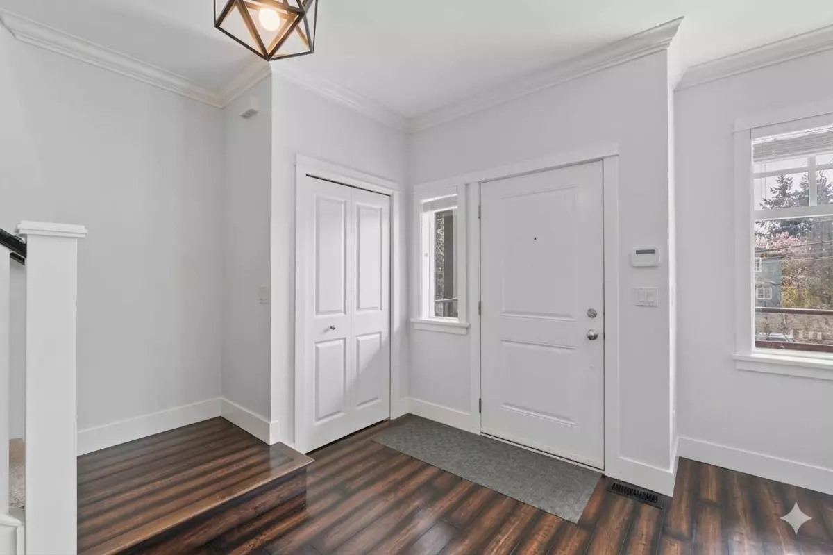Family Room Photo of 331 Keary Street, New Westminster, BC