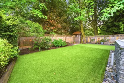 Garden / Landscaping Photo of 4383 Cove Cliff Road, North Vancouver, BC
