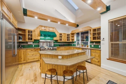 Kitchen Island Photo of 4383 Cove Cliff Road, North Vancouver, BC