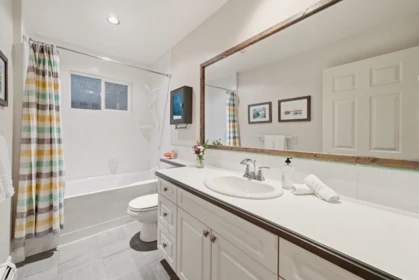 Powder Room Photo of 4383 Cove Cliff Road, North Vancouver, BC