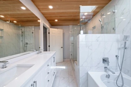 Hallway Photo of 35408 Lethbridge Drive, Abbotsford, BC