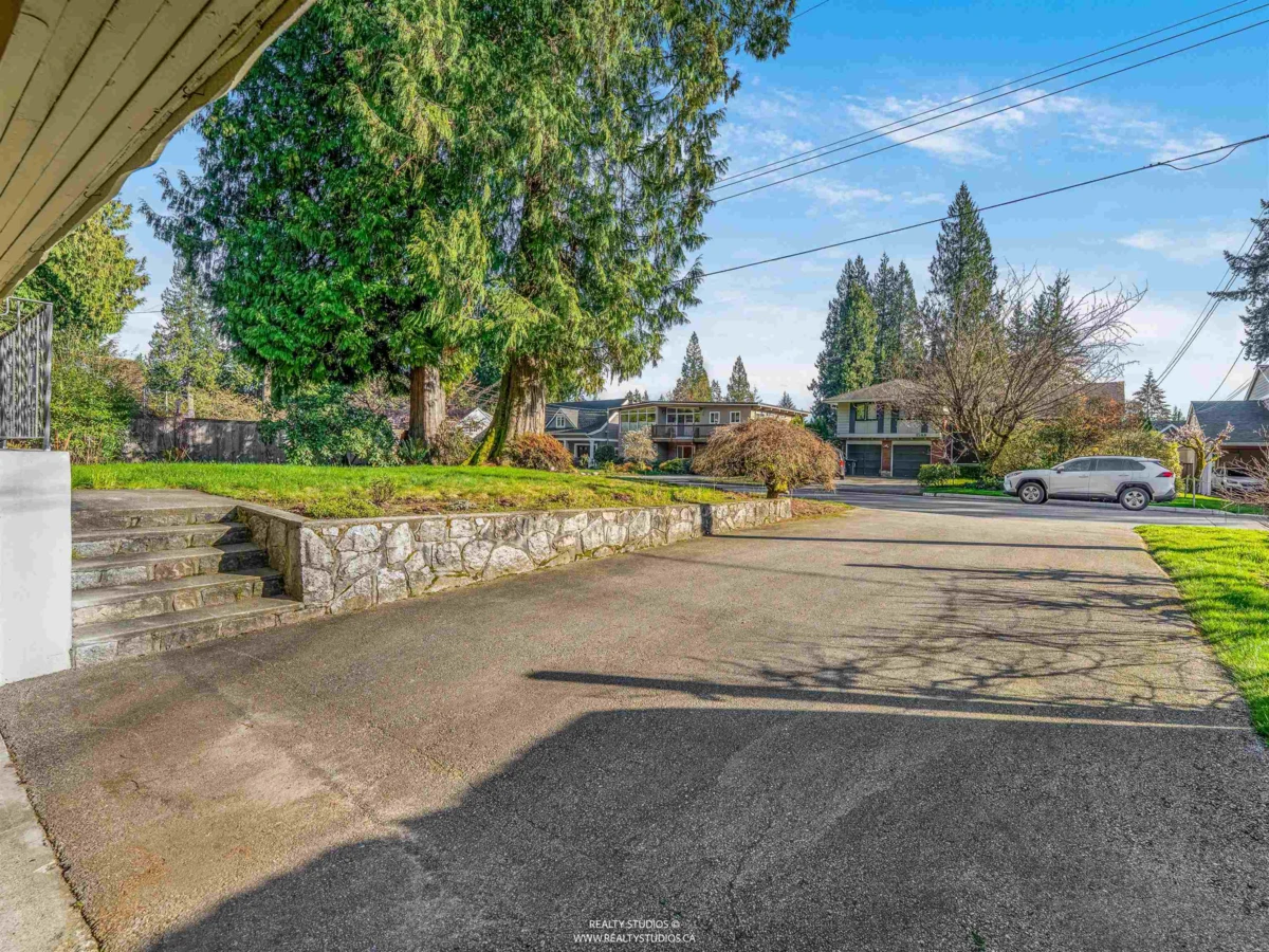Family Room Photo of 1110 Lodge Road, North Vancouver, BC