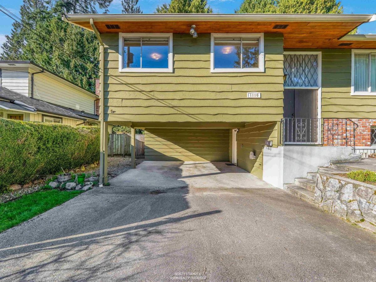 Living Room Photo of 1110 Lodge Road, North Vancouver, BC
