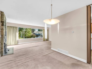 Breakfast Nook Photo of 1110 Lodge Road, North Vancouver, BC