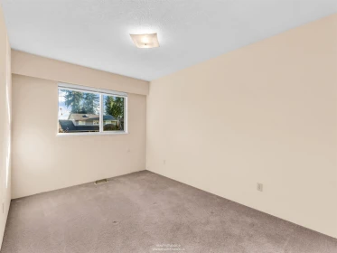 Hallway Photo of 1110 Lodge Road, North Vancouver, BC
