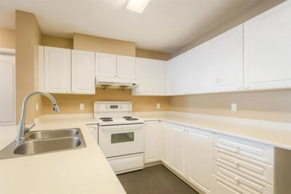 Kitchen Photo of 412 5880 Dover Crescent, Richmond, BC