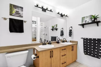 Guest Bathroom Photo of 410 12350 Harris Road, Pitt Meadows, BC
