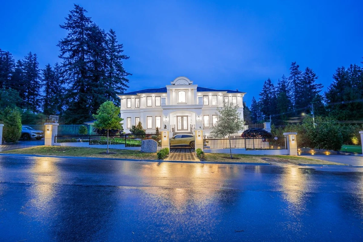 Family Room Photo of 5612 129a Street, Surrey, BC