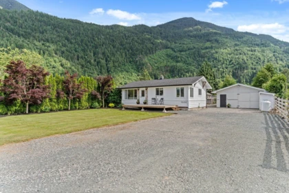 58458 Mckay Road, Laidlaw, BC, Laidlaw — Single Family Residence for sale
