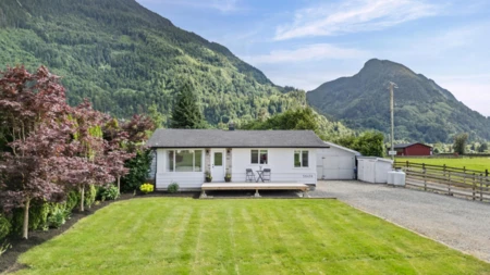 58458 Mckay Road, Laidlaw, BC, Laidlaw — Single Family Residence for sale