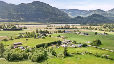 Garden / Landscaping Photo of 58458 Mckay Road, Laidlaw, BC
